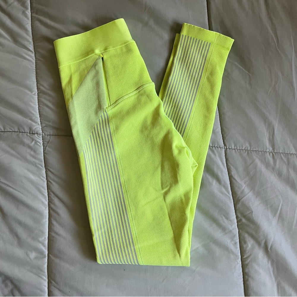 Fabletics Ultra High-Waisted Seamless Sprint Legging in Neon